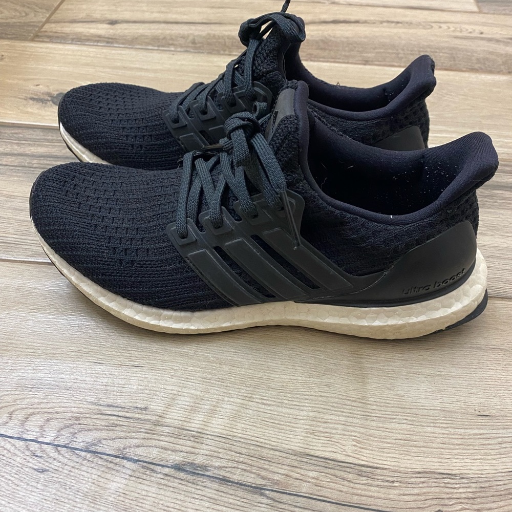 Black ultraboost